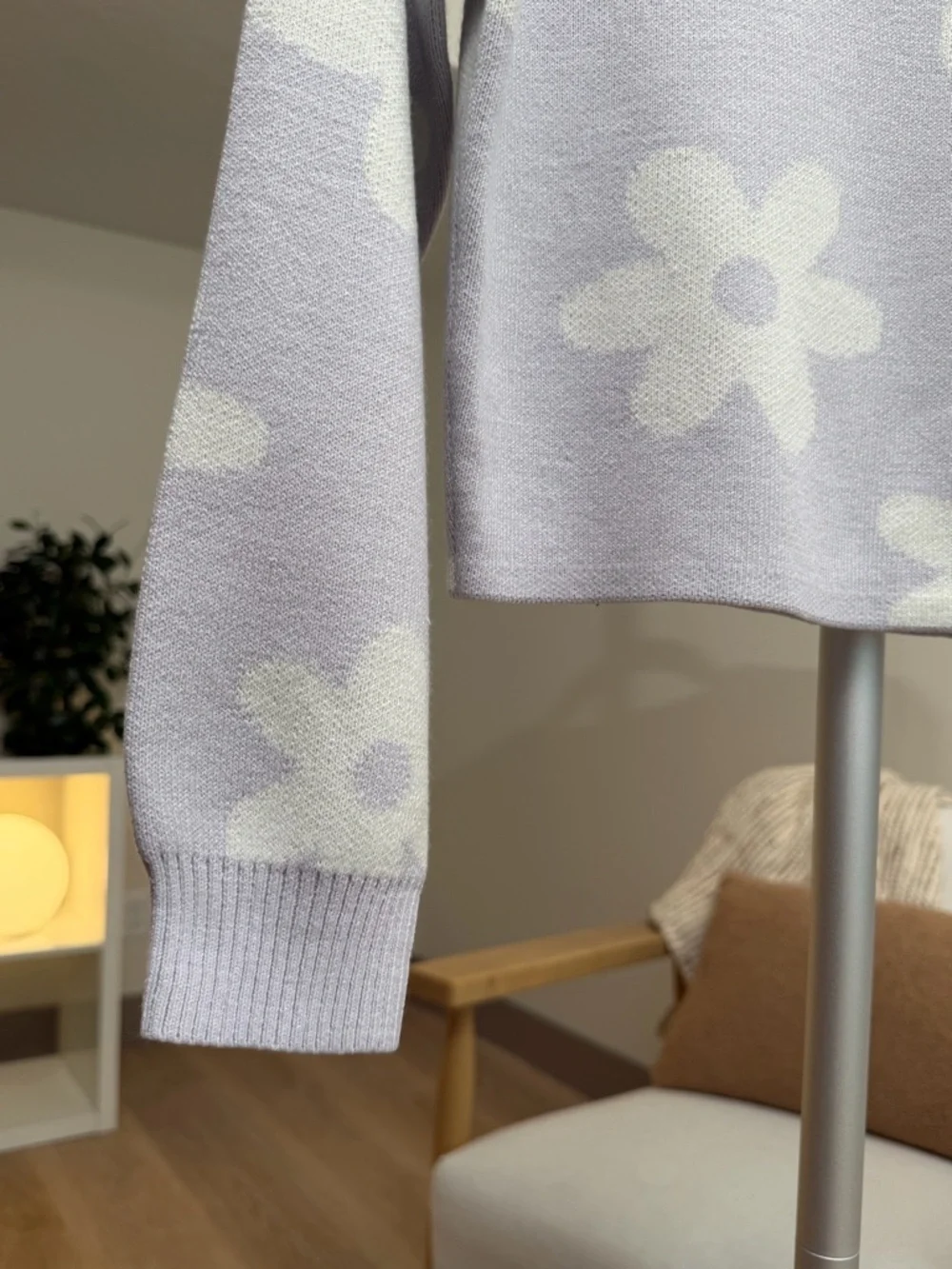 Women’s | H&M Floral Knit Sweater, Lavender | Size XS/S (Fits Oversized Crop) - Picture 4 of 4